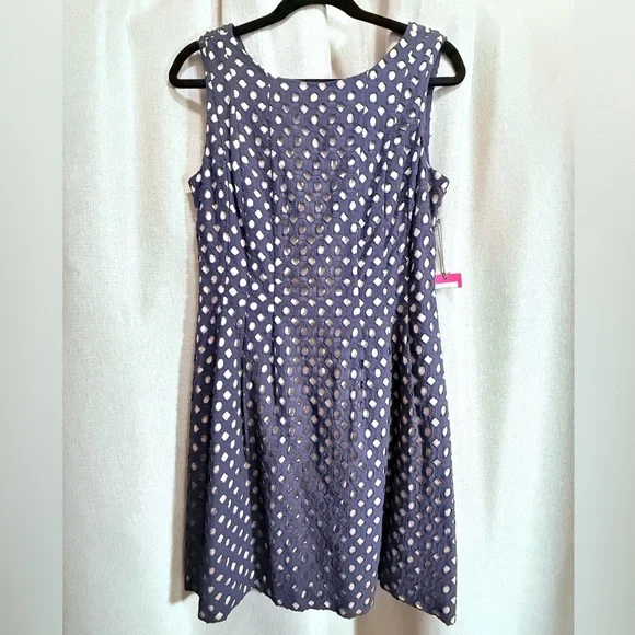 Vince Camuto Signature Pleated Eyelet Navy & Tan Sleeveless Dress, Size 12, NWT - Picture 1 of 11